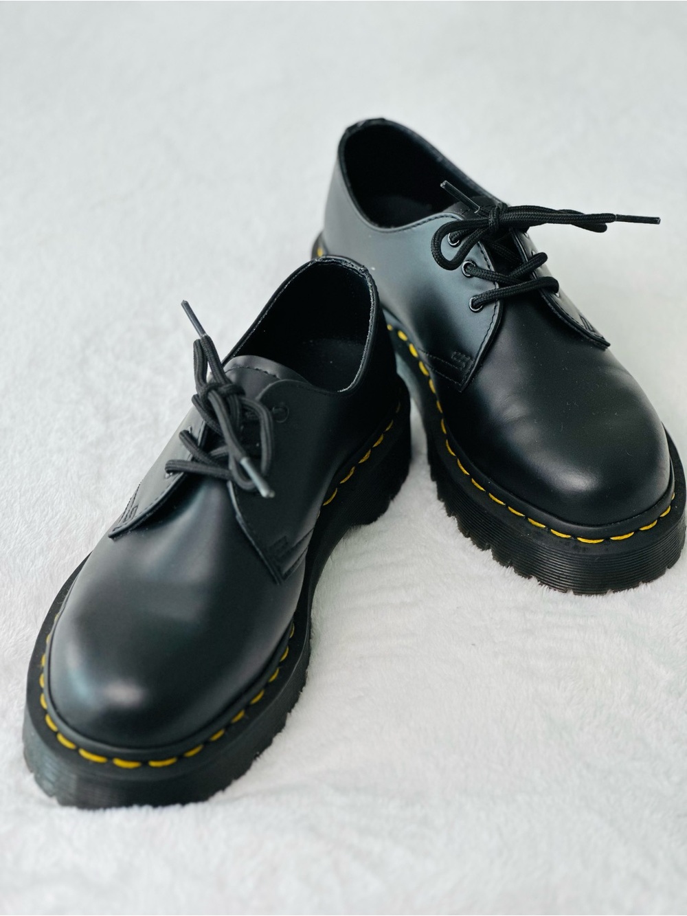 Dr. Martens 21084 Smooth Leather 3-Eye Oxford Shoe Size 8 L or Size 7 M
